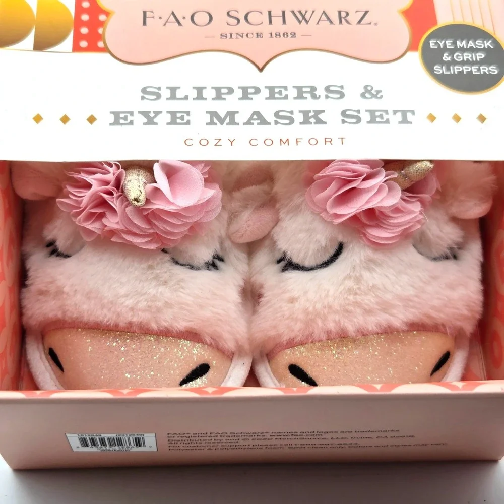 F•A•O SCHWARZ UNICORN DREAMS COZY COMFORT SET SLIPPERS EYE MASK